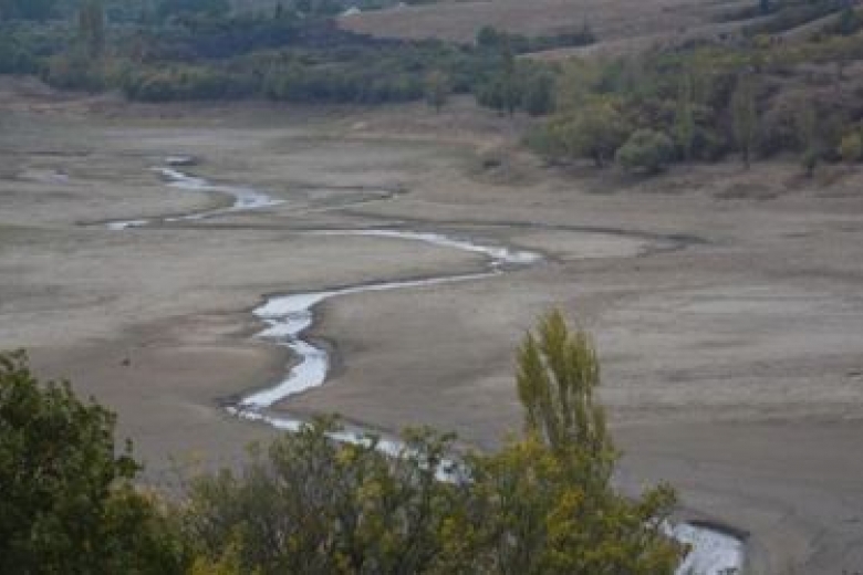 В Крыму проблемы с водой: высохло одно из крупнейших водохранилищ